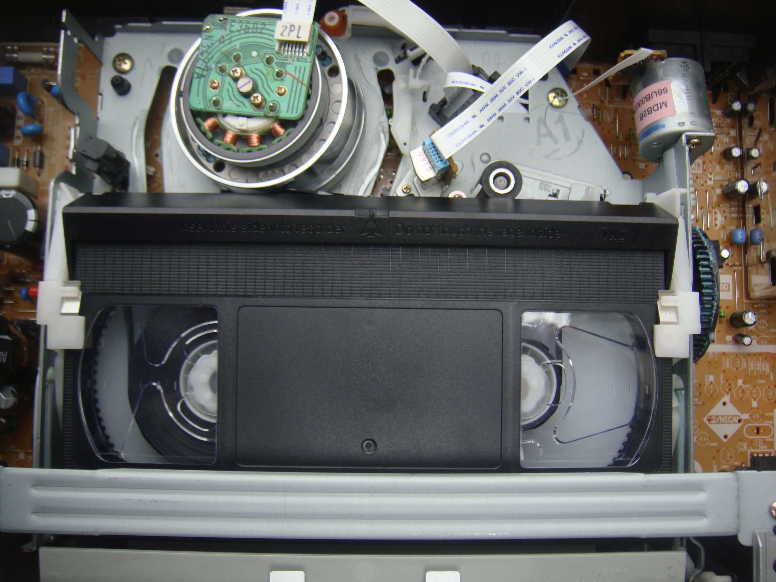 Видеомагнитофон кассетный Toshiba VE 30, нерабочий!