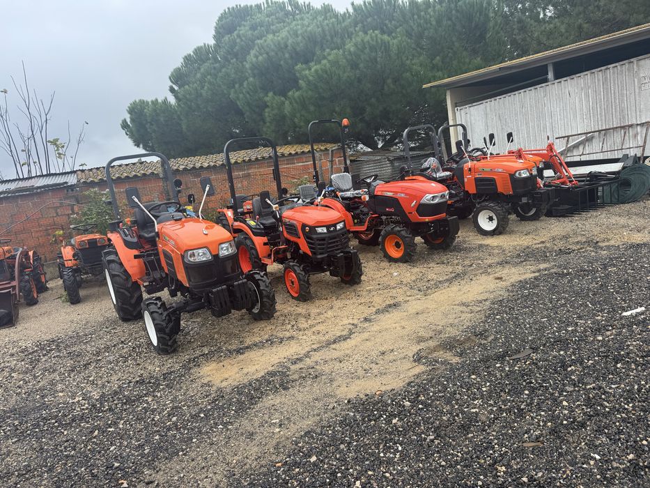 Trator Hinomoto TD40 HIDROSTATICO NOVO com carregador