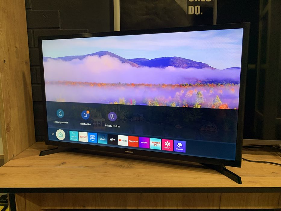 Телевізор samsung 32 smart tv + кріплення на стіну