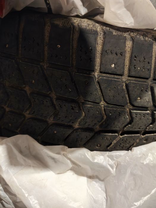 Продам зимнюю резину шип dayton 205 55 r16 комплект