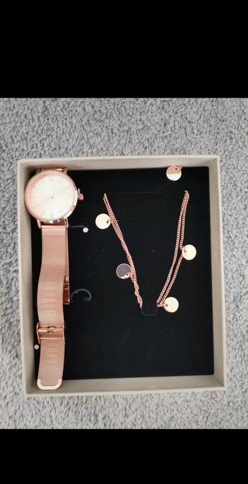 Komplet biżuterii zegarek i łańcuszek