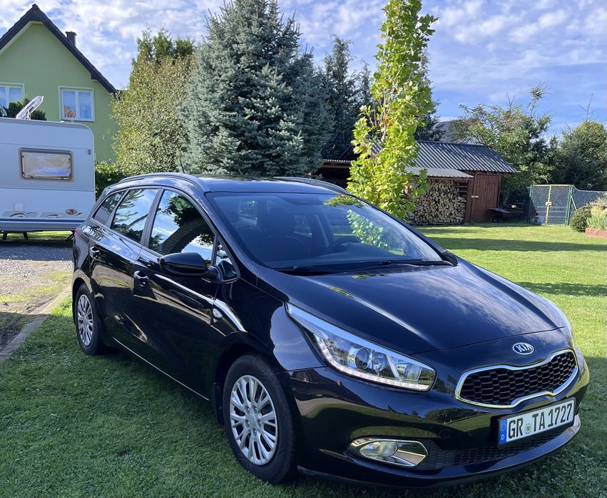 KIA CEED NISKI PRZEBIEG  1.6 Benzyna. Wszystko sprawne.