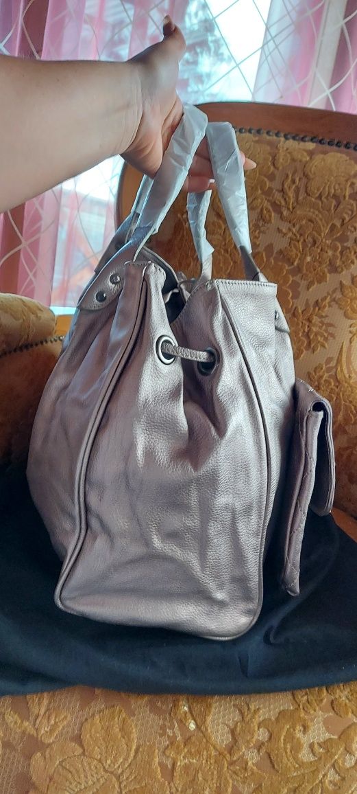 Шикарная новая кожаная сумка  Chanel