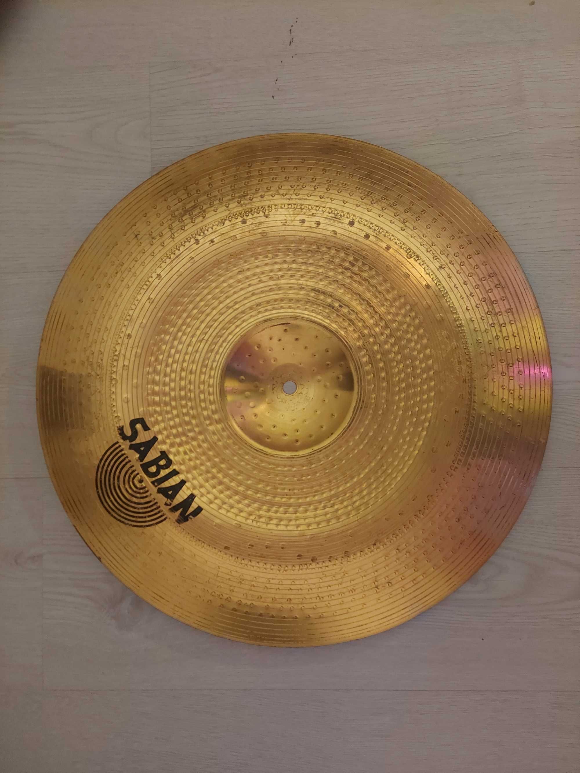 Pratos Zildjian A Custom e Sabian B8X