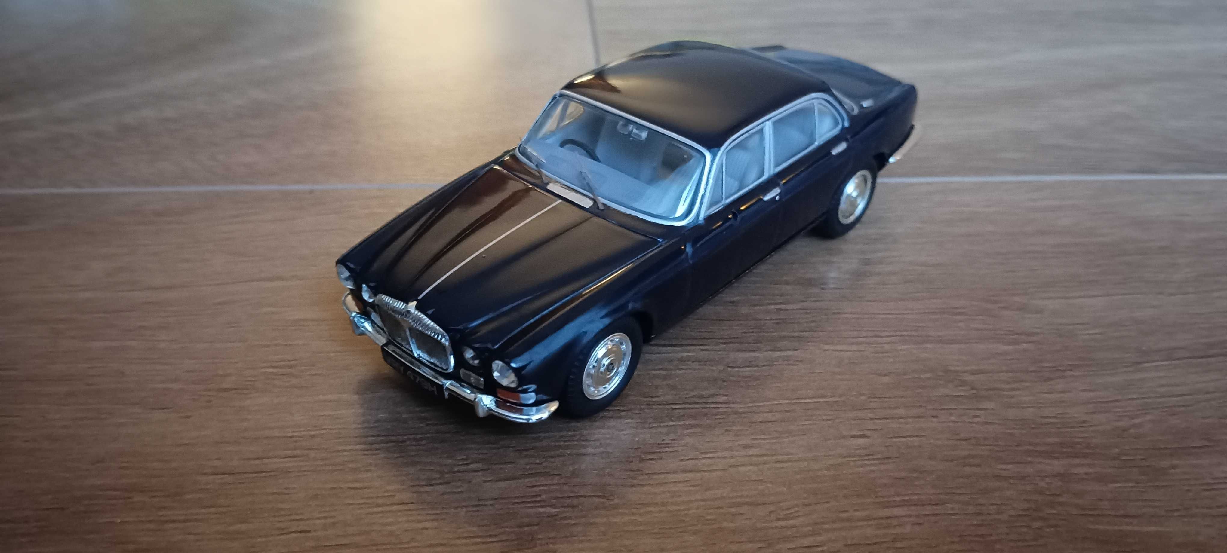 Daimler Sovereign Jaguar Dark Blue 1/43 Vanguards