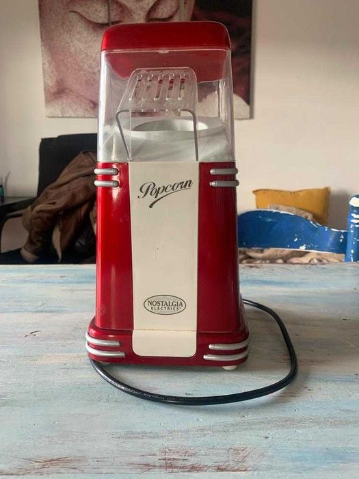 Máquina de Pipocas Nostalgia Electrics - Diversão em Casa Garantida