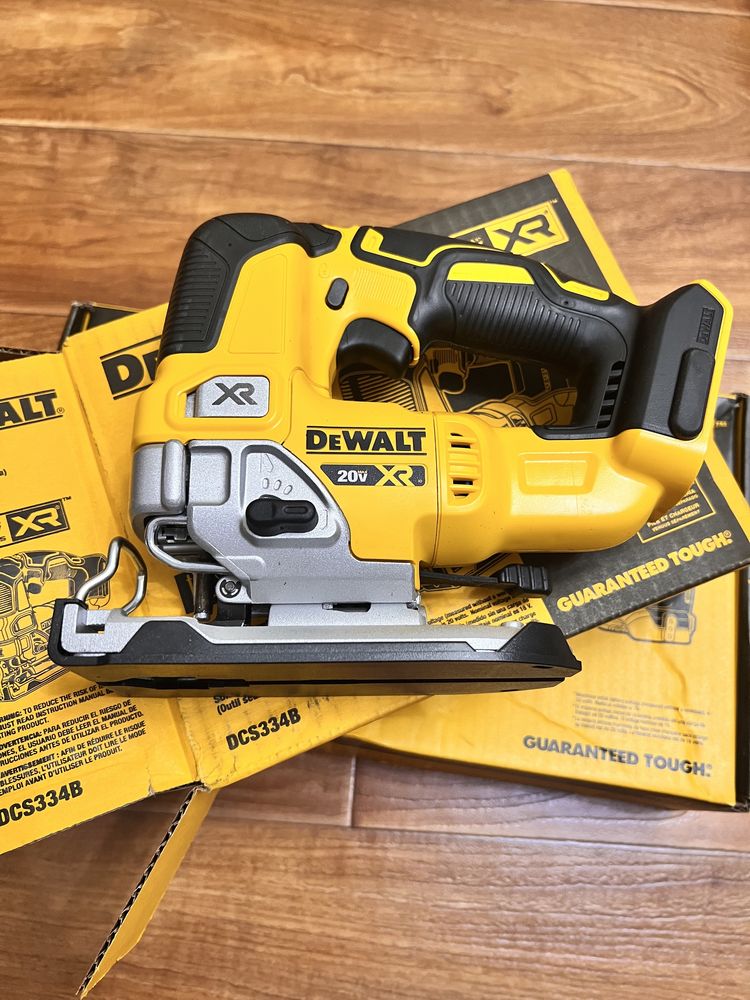 Лобзик Dewalt dcs334b