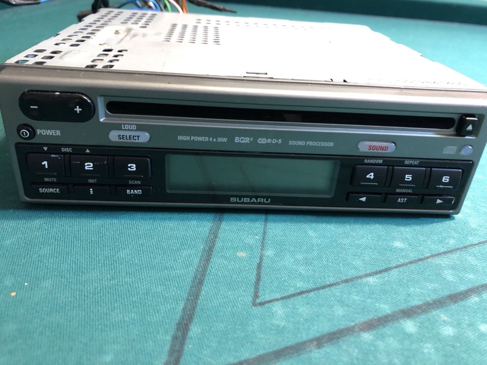 Rádio Subaru VDO original e em muito bom estado