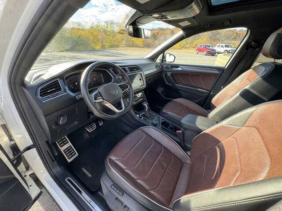 Volkswagen Tiguan      2024