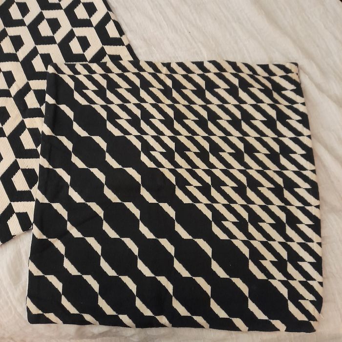 2 Capas de almofada do gato preto.