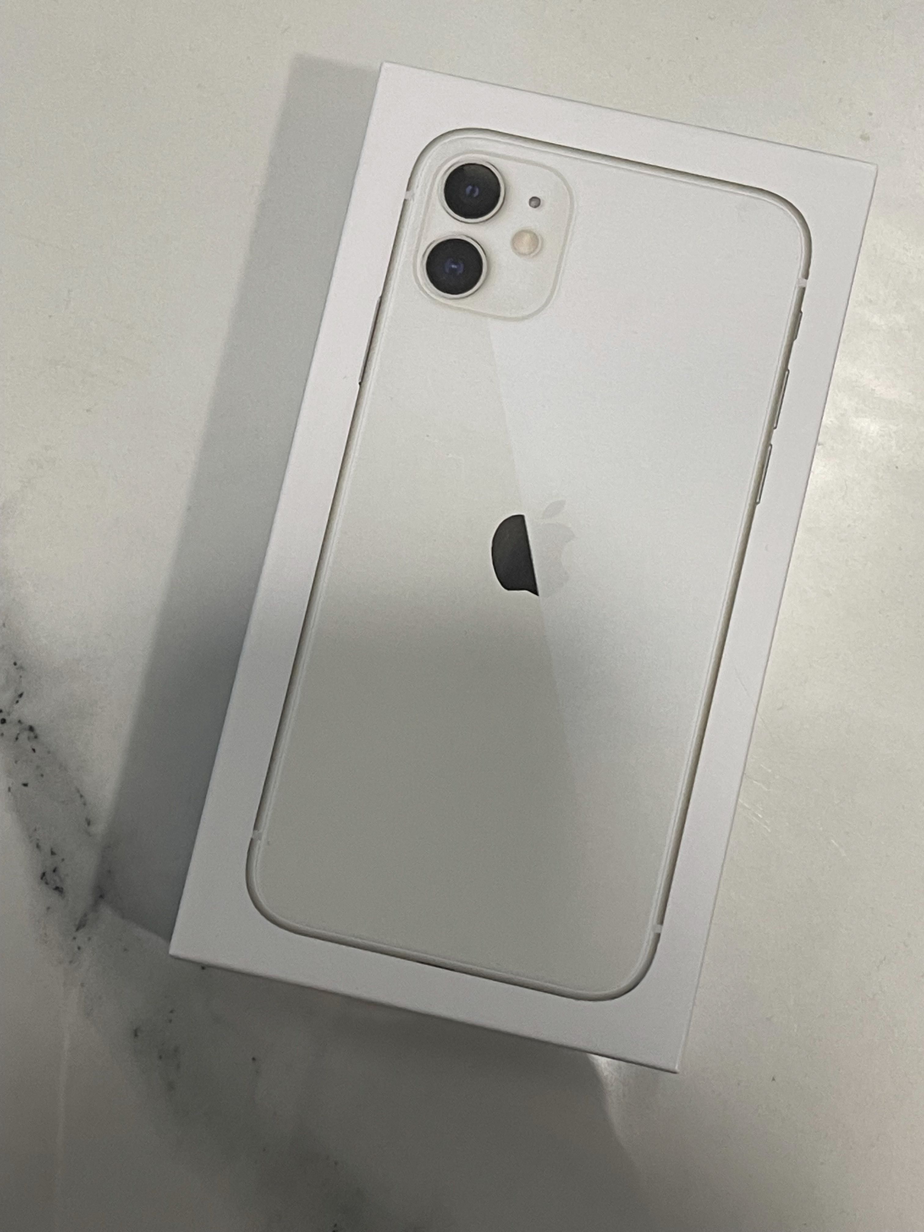 IPhone 11 128 GB never lock