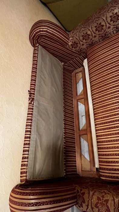 Продам диван в хорошем состоянии.