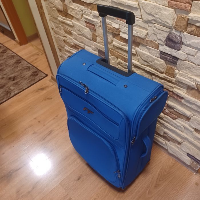 walizka na kółkach - średnia