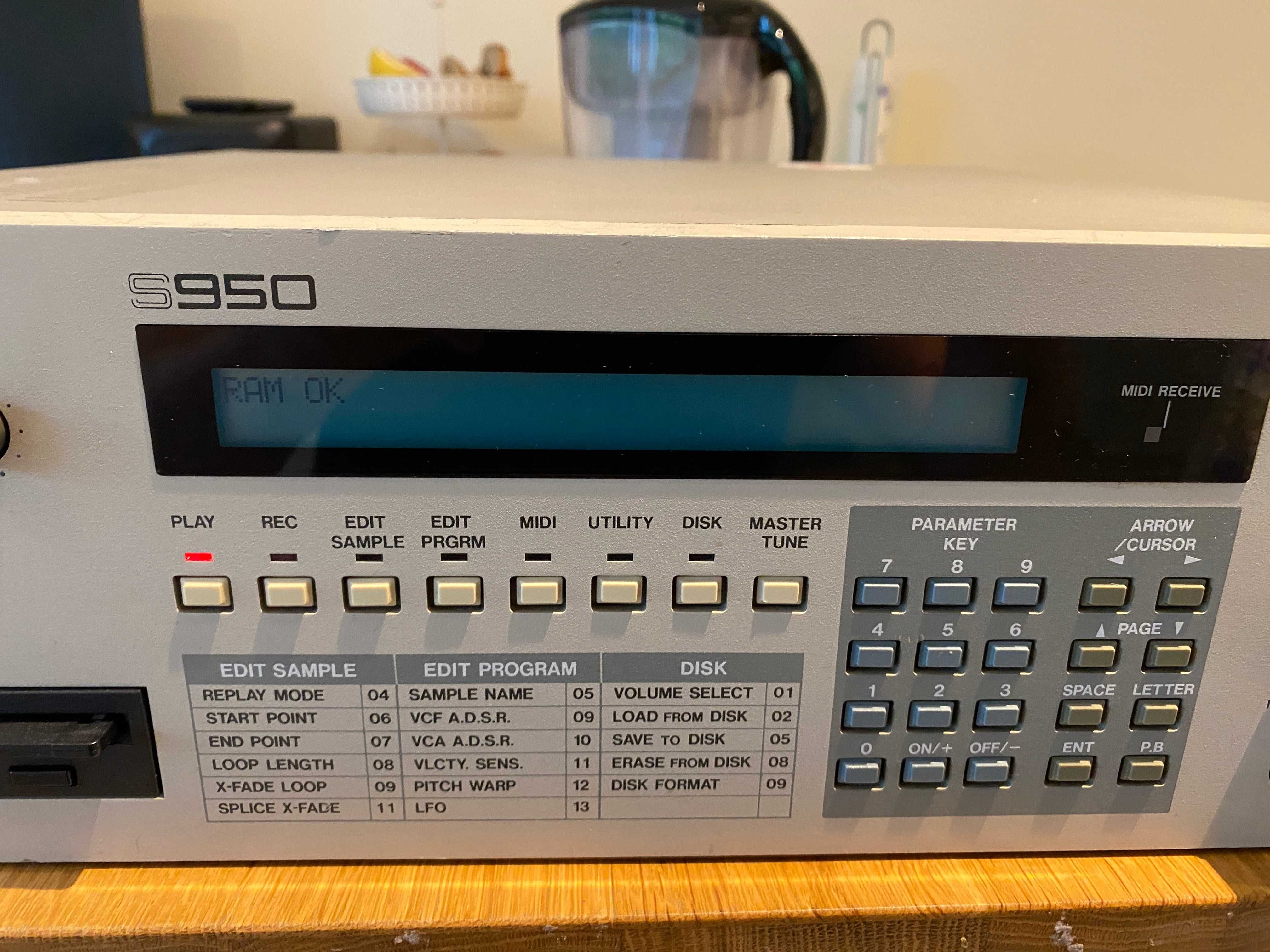 Akai S950 max 2,25MB RAM OS 1.2 sampler 12 bit