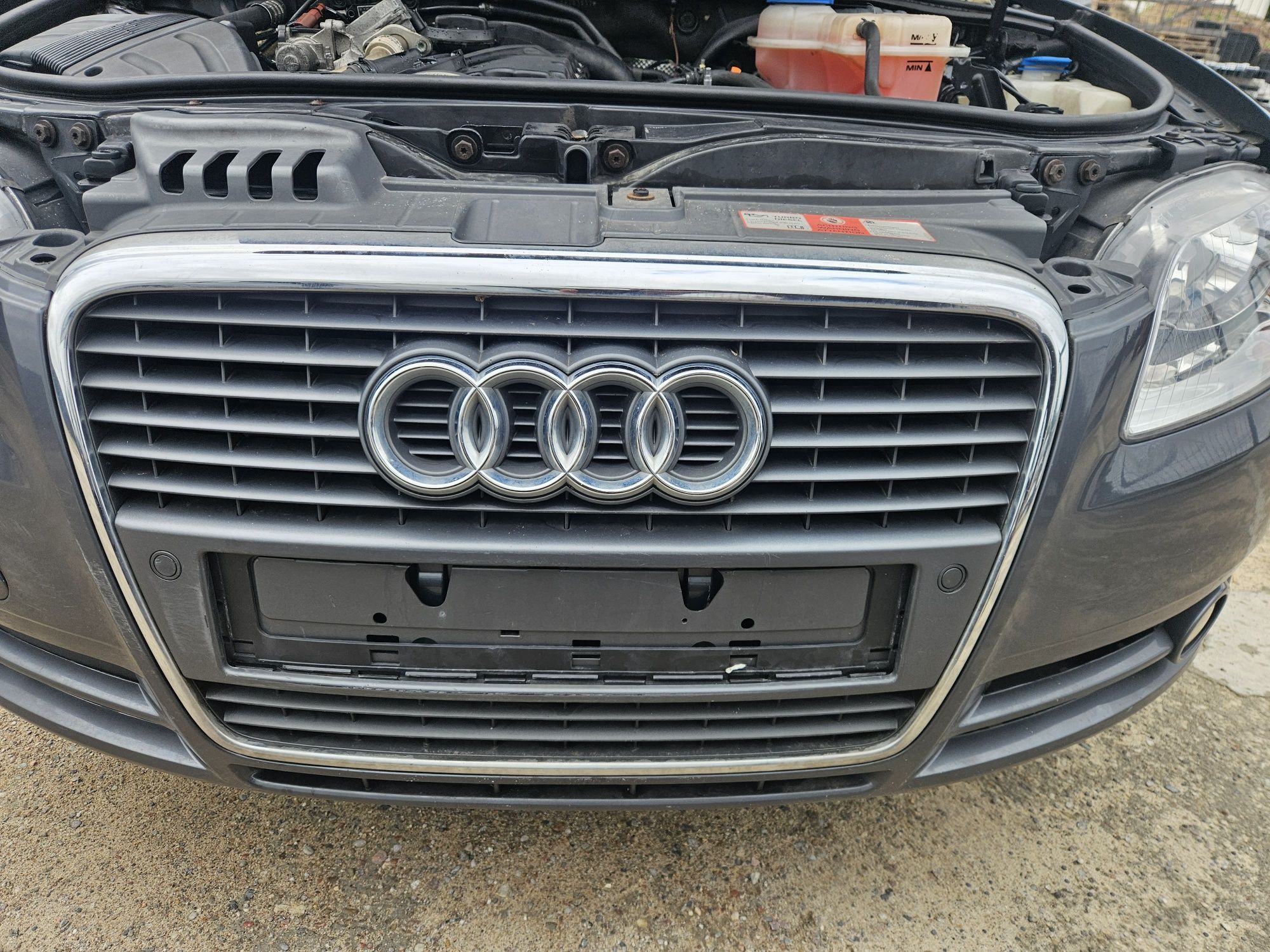 Zderzak Audi A4 B7 kolor LX7Z PDC