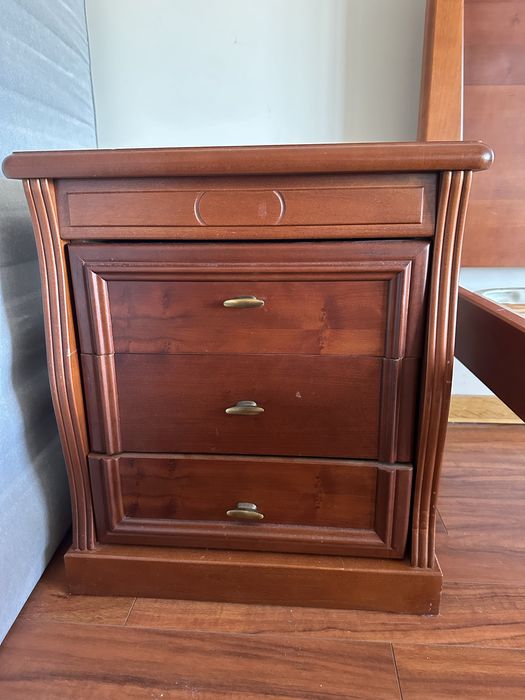 2 mesas de cabeceira