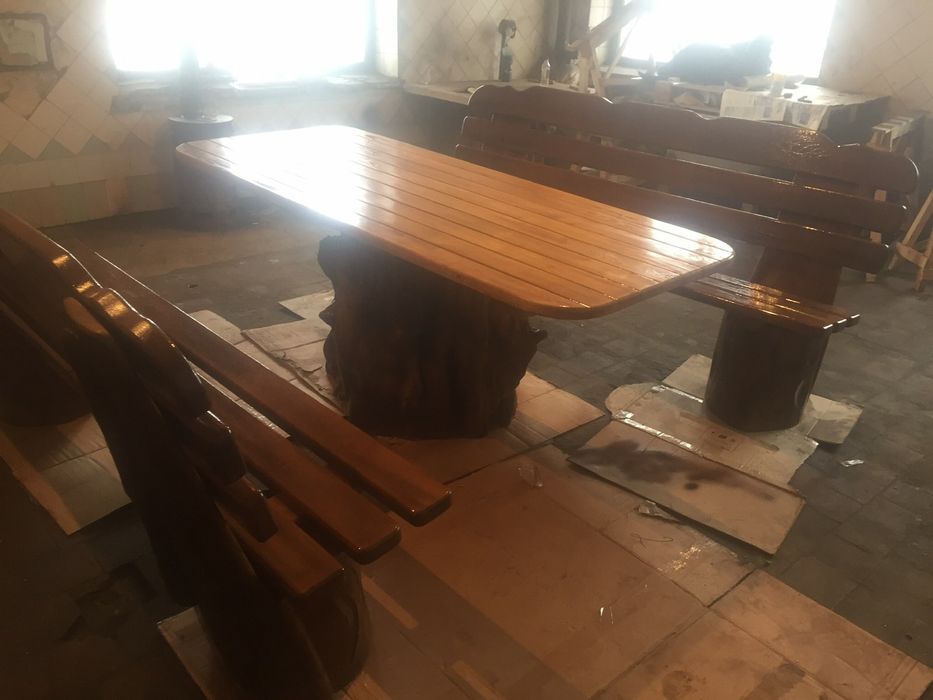 Дубовий стіл з лавками
