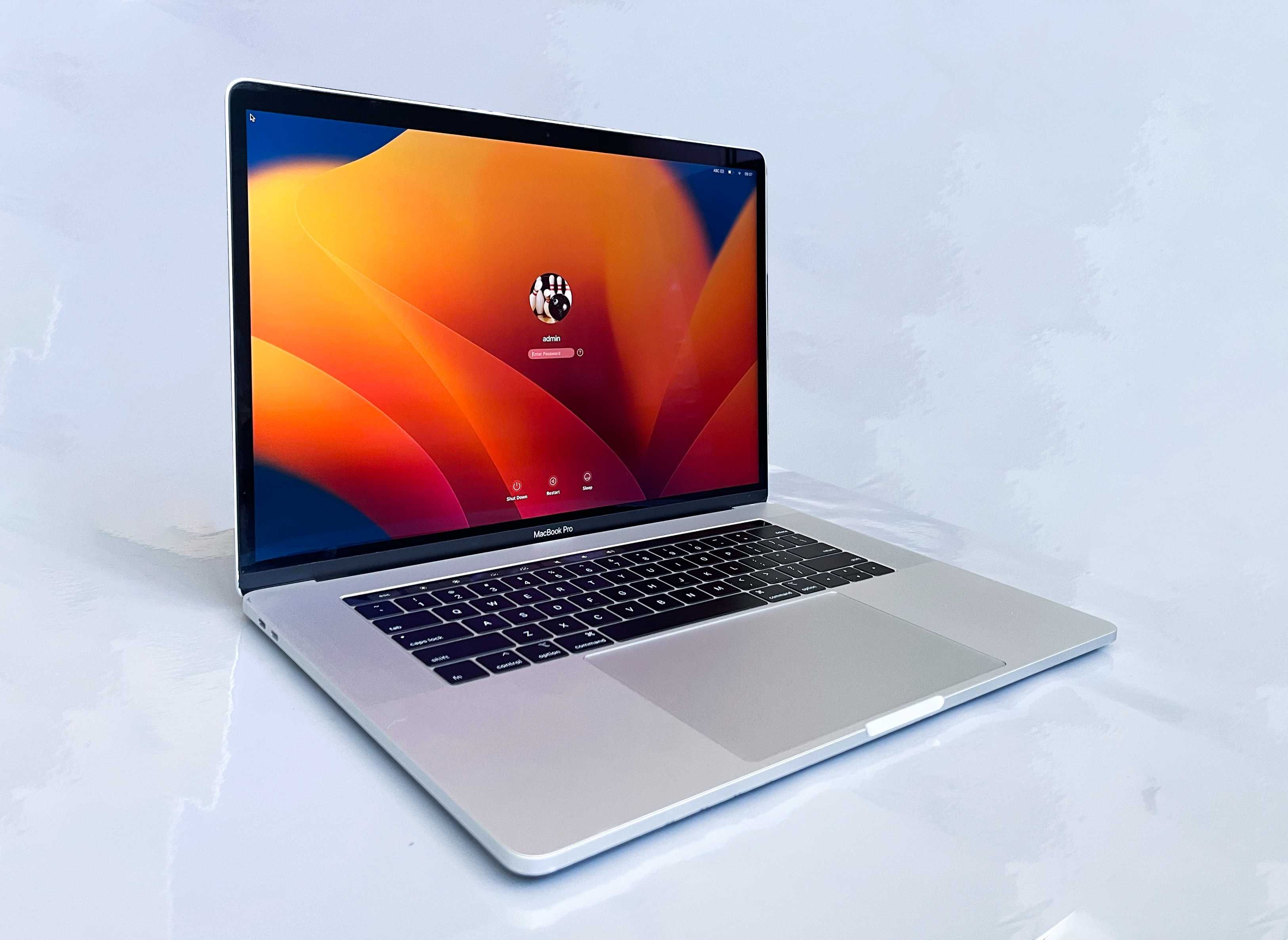 Apple MacBook Pro 15 A1990 Silver 2018 року