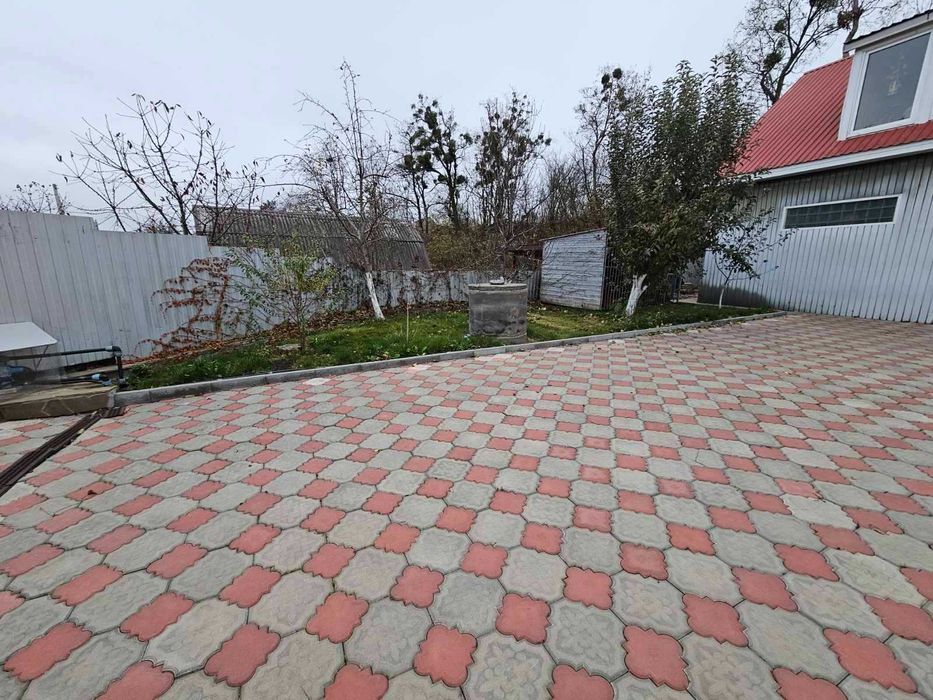 Продаємо  гарну частину будинку з окремим двором на Мальованці