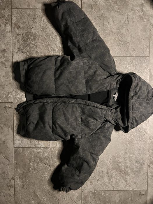 Dior пуховик. Оригинал. 5 раз одет. Размер- 10 лет.