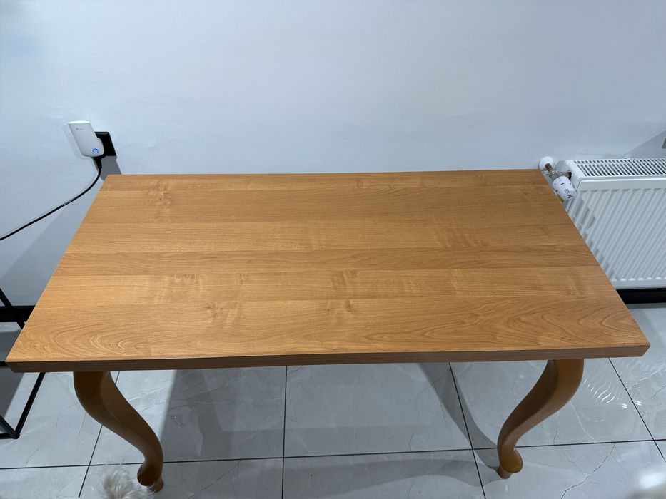 Klasyczny stół kuchenny