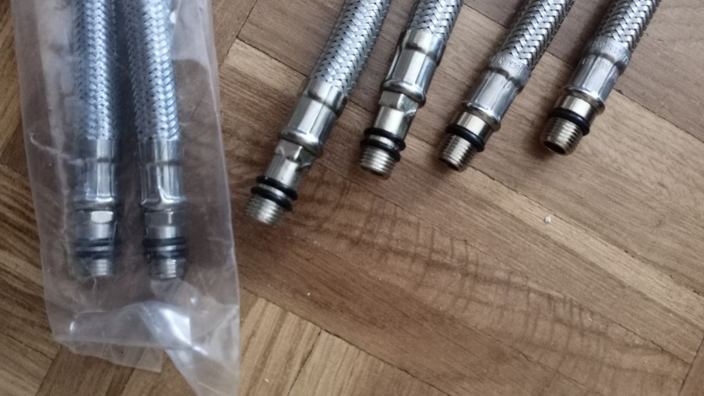 Wężyki przyłączeniowe baterii kranu, o długości 30 cm, na 3/8'