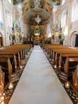 Biały dywan sala kościół śluby