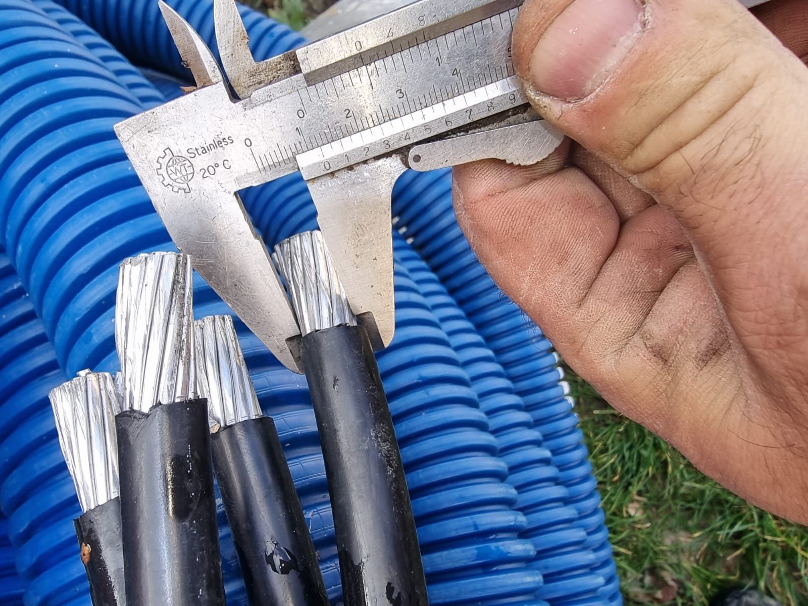 Przewód napowietrzny AeXSn 0,6/1 kV 4x95 w peszlu