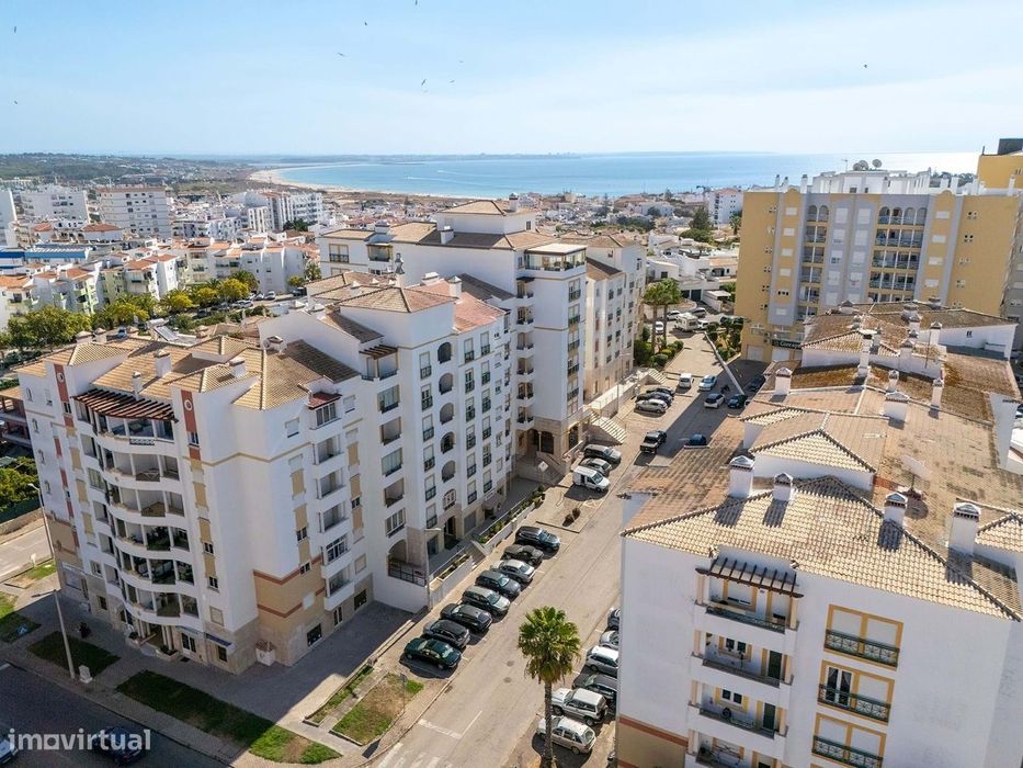 Fantástico Espaço Comercial Versátil  Para Venda Em Lagos