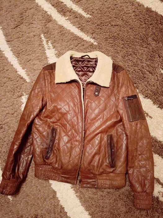 Кожаная натуральная коричневая куртка.