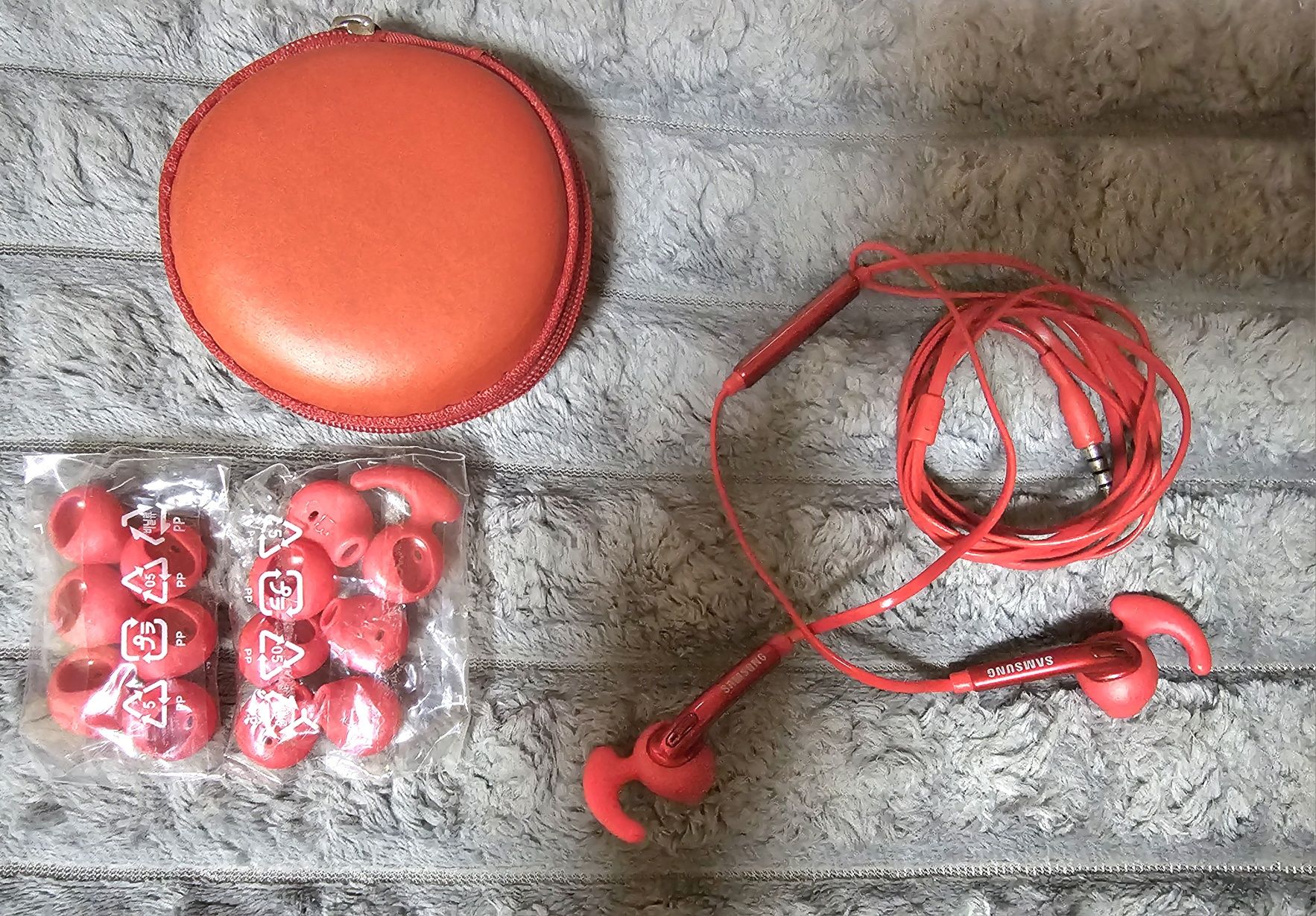 Навушники Samsung EO-EG920L Red з комплектом амбушурів та чохлом