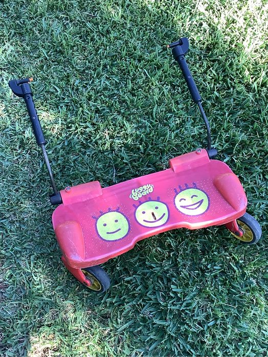 Pequeno atrelado para carrinho de bebé
