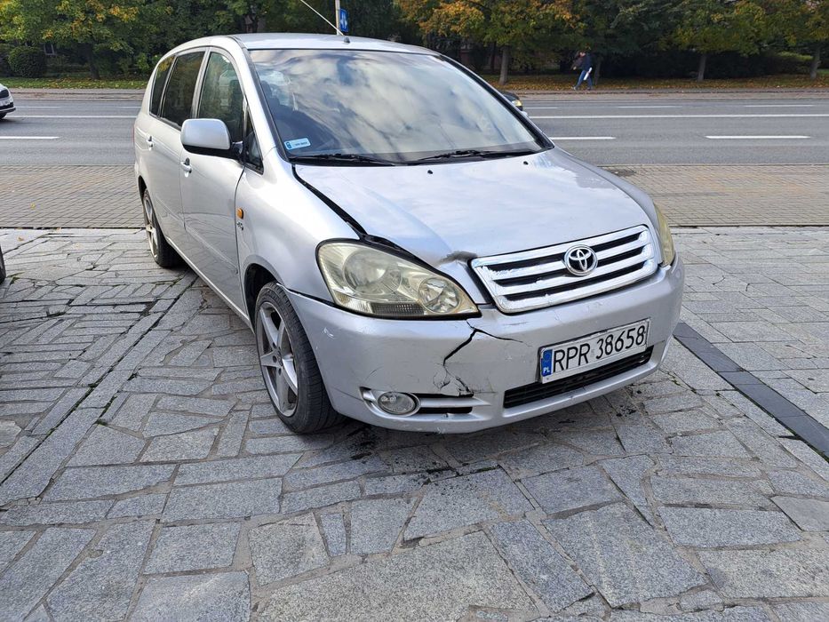 Toyota Avensis Werso 7 osobowa klma oryginalny lakier bez rdzy