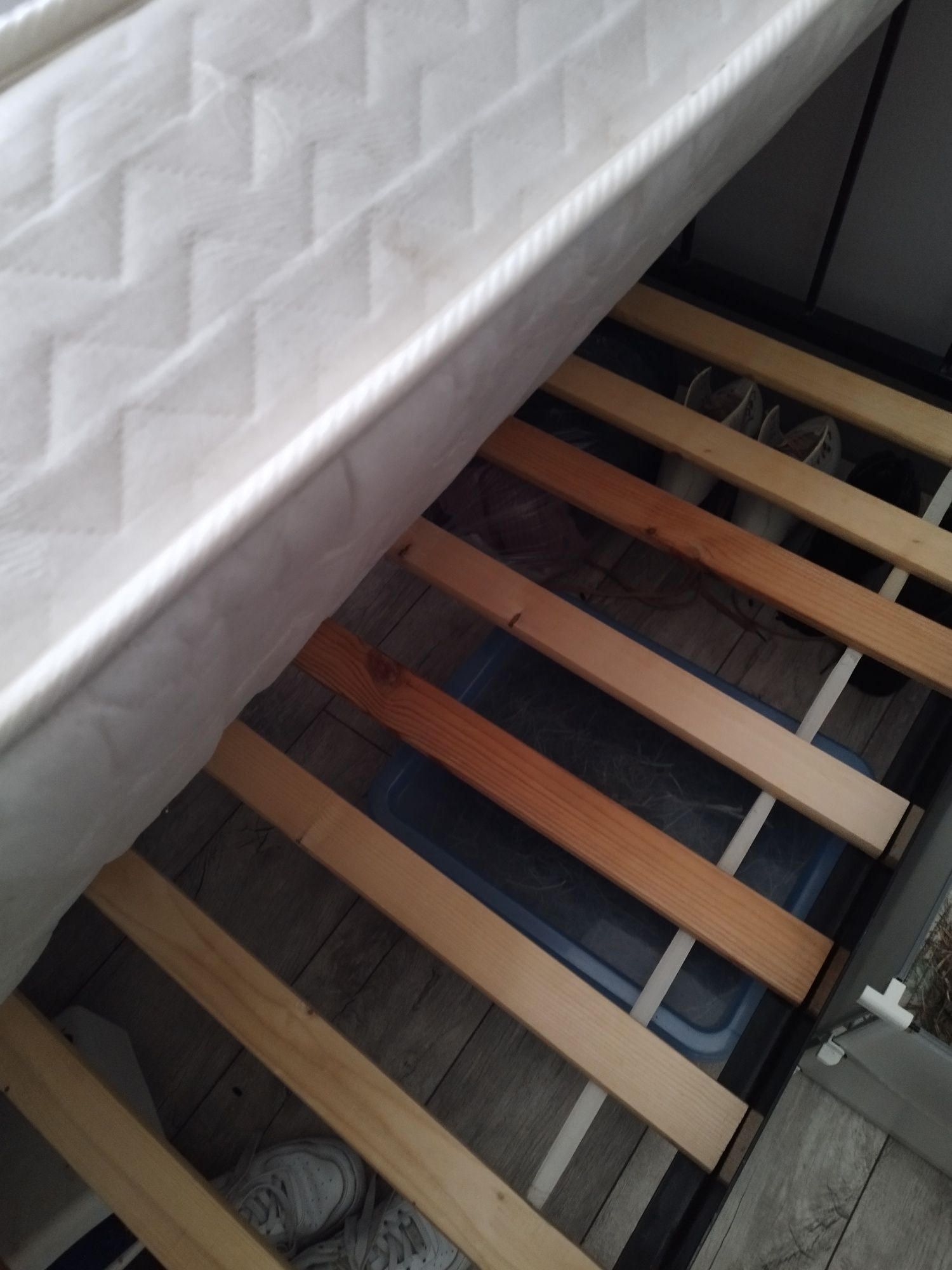 Łóżko jednoosobowe dla nastolatki 210/70 cm