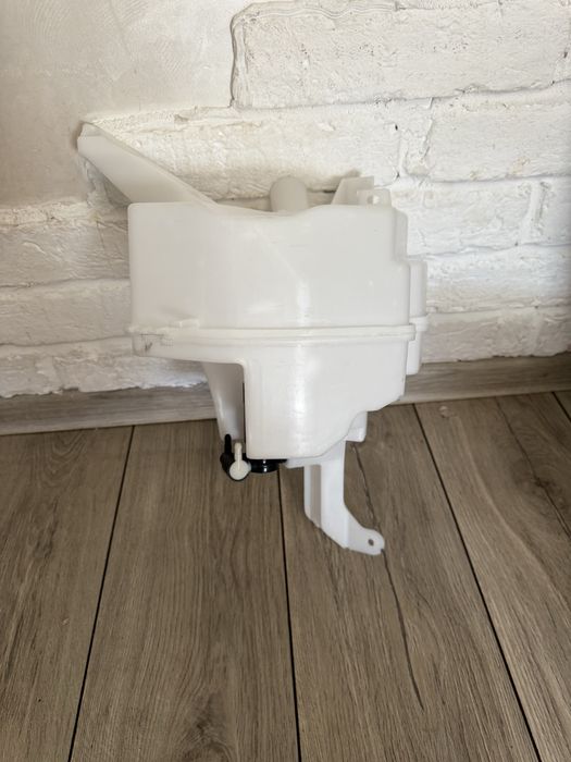 Бачок омивача Nissan Rogue Sport J11