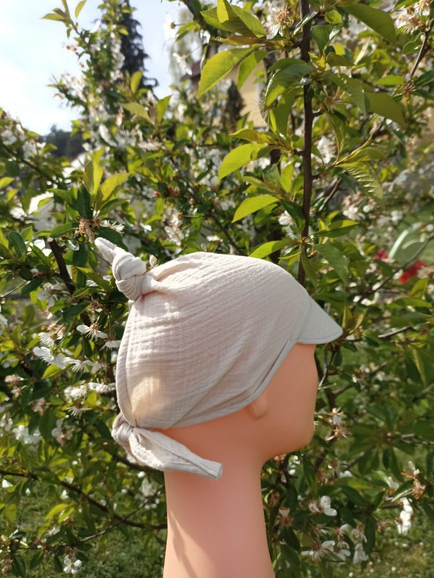 Muślinowa chusta z daszkiem czapka letnia muślin niemowlęca