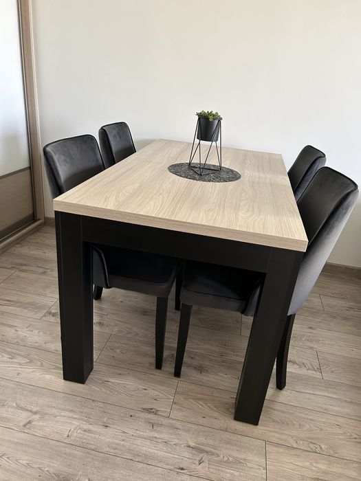 Stół rozkładany 140/180x80 oraz krzesła