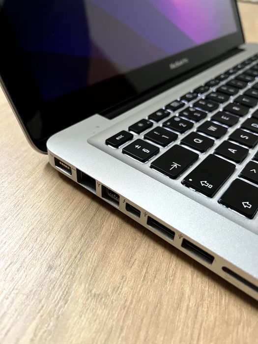 MacBook Pro 13” (Early 2011) – SSD 256GB + Carregador recente