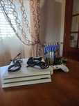 PlayStation 4 Pro 1TB (Branca) + 2 Comandos + 10 Jogos