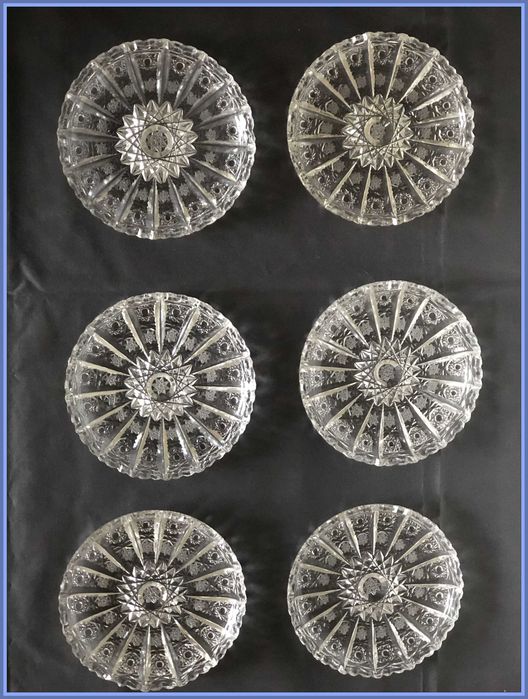 Sprzedam szklane talerzyki  PRL ze szlifem  6 sztuk