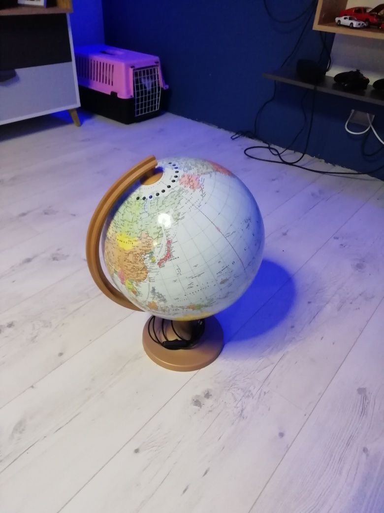 Duży podświetlany globus