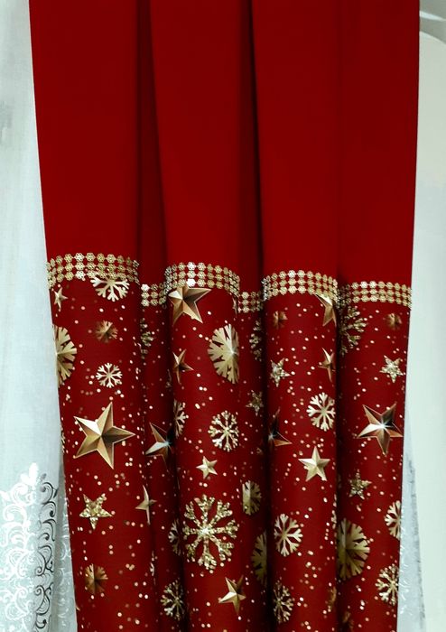 Zasłony świąteczne czerwone