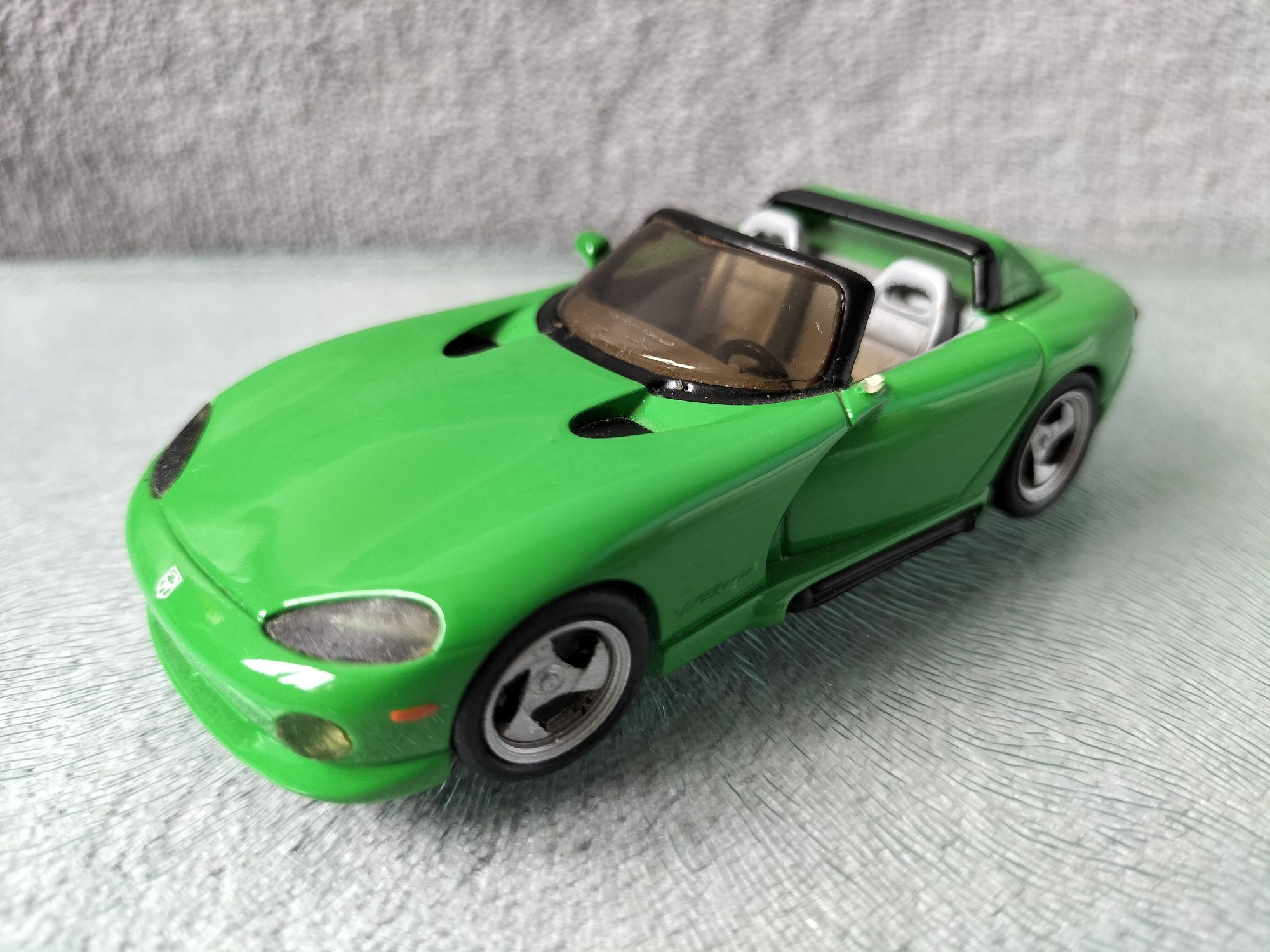 1:43 Minicar-Plus Chrysler Viper RT/10 1993 kolekcjonerski model