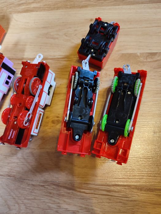 Zestaw pociągów Tomek i przyjaciele Trackmaster na baterie 5 sztuk