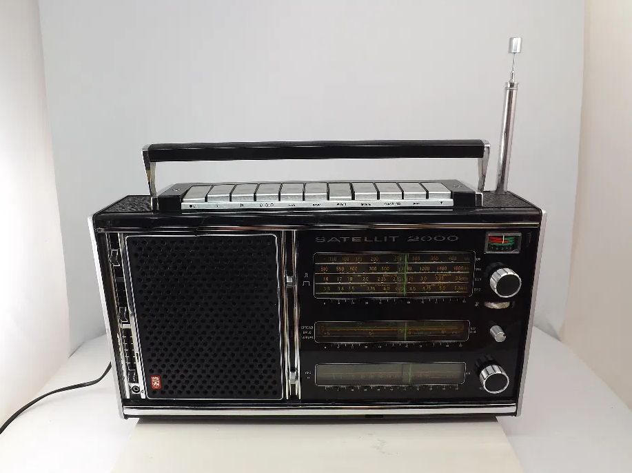 Radio Grundig Satellit 2000 globalne vintage