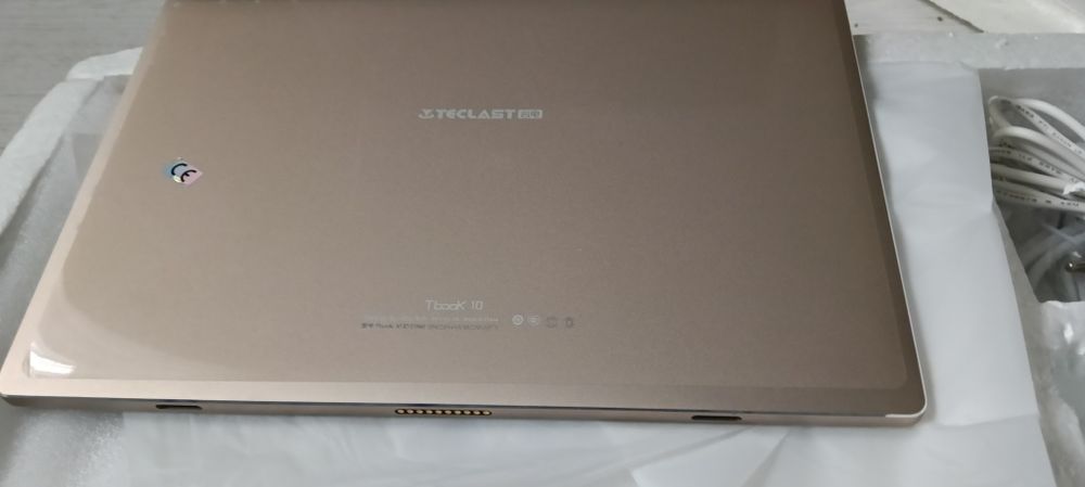 Teclast Tbook 10 – планшет із двома системами Windows 10 / Android