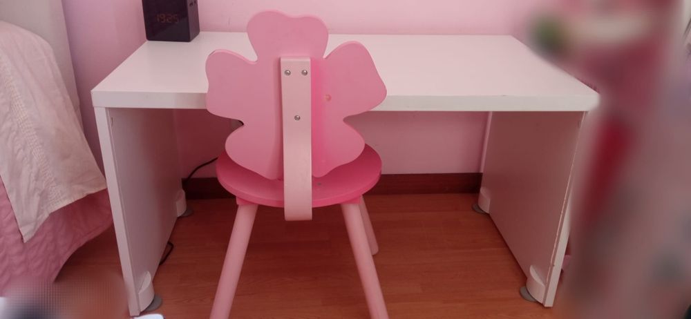 Secretaria Criança Com Oferta de Cadeira