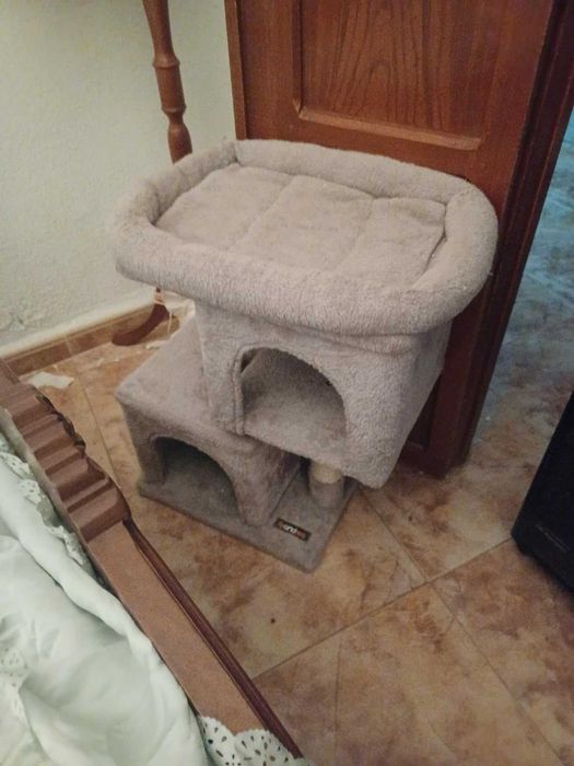 Kompaktowy drapak budka domek wygodny z legowiskiem 67 cm