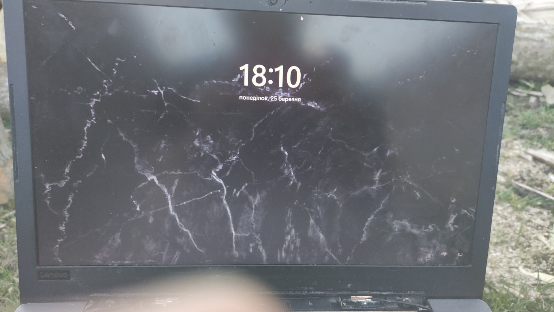 Lenovo 15.6" i5 7200u 12gb Ram 256gb ssd 500 hdd