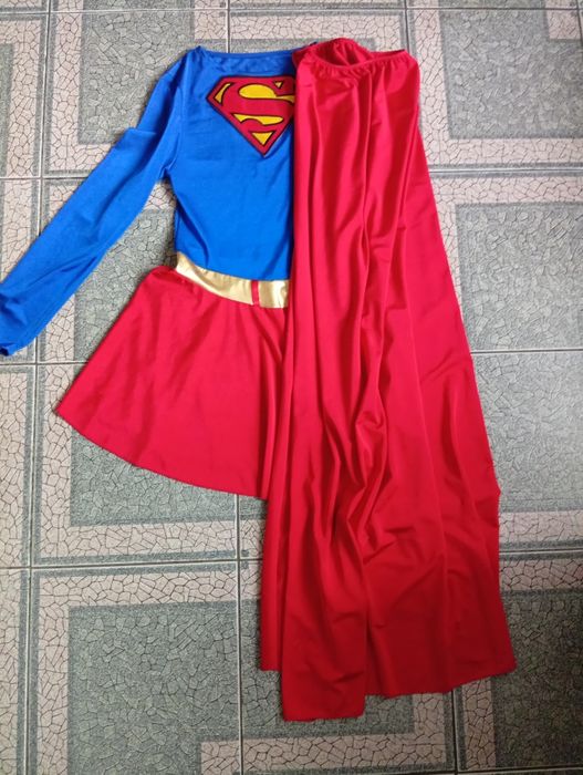 Костюм супергероїні для аніматорів.
